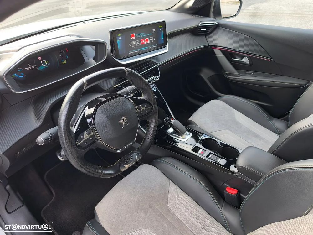 Peugeot e-208 GT+ - 11