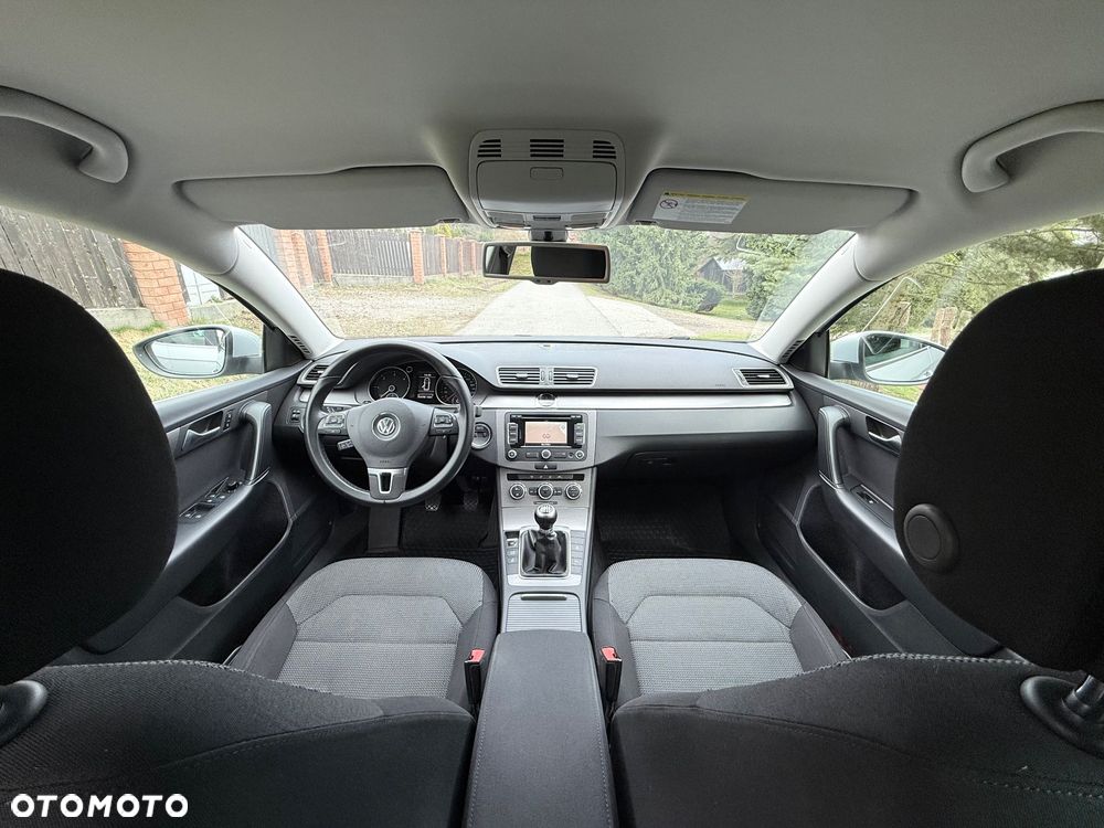 Volkswagen Passat 1.6 TDI DPF BlueMot Highline - 19