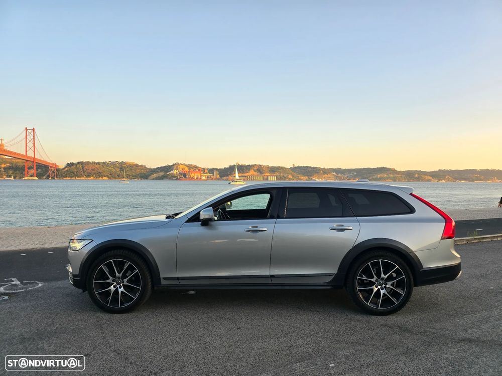 Volvo V90 Cross Country 2.0 D4 Plus AWD Geartronic - 4