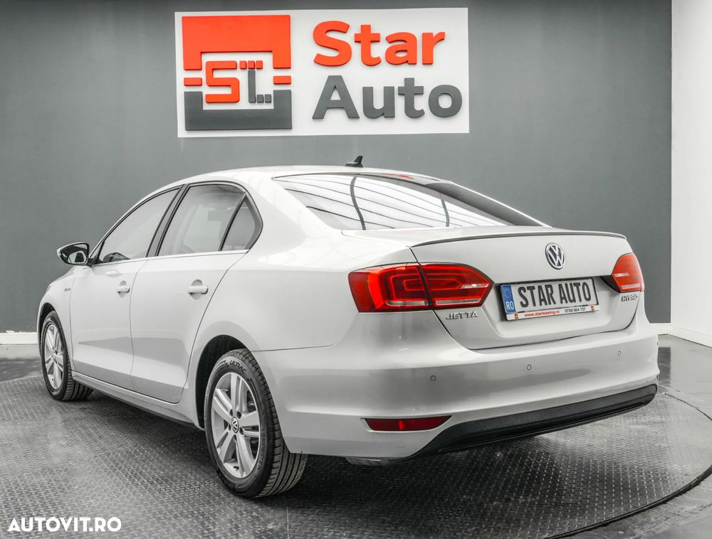 Volkswagen Jetta - 4