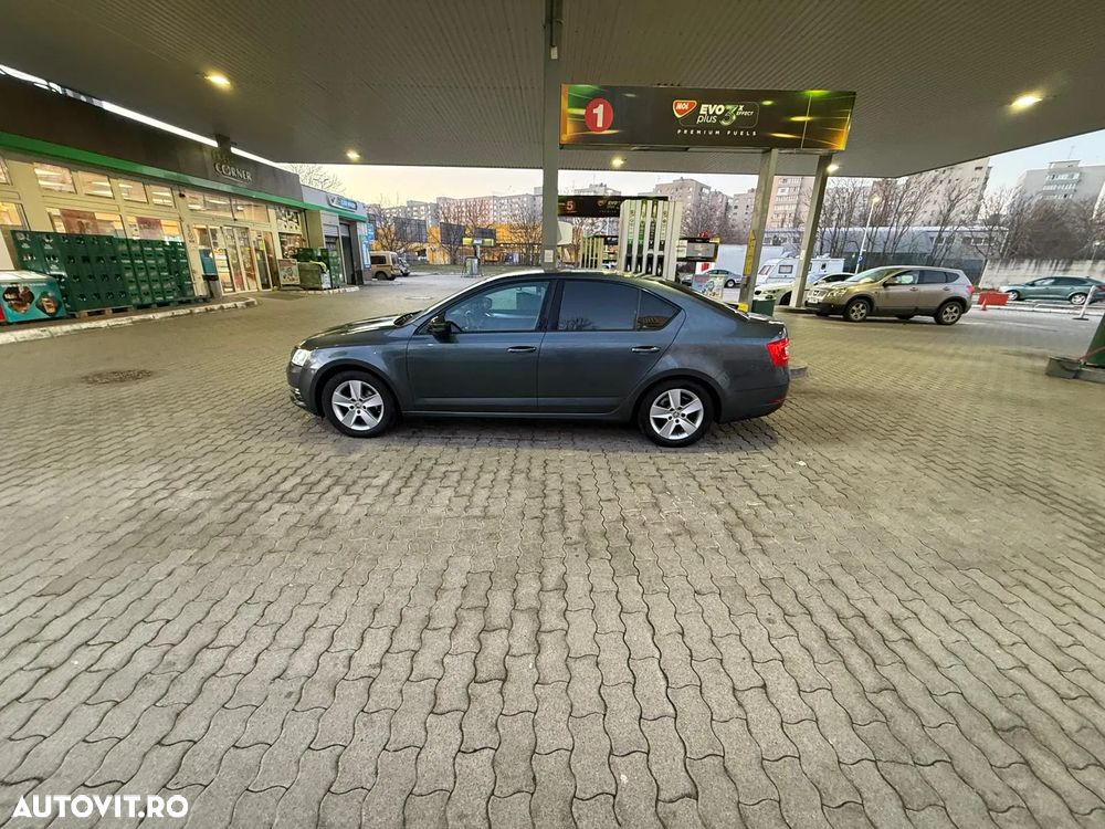 Skoda Octavia 1.6 TDI DSG Style - 12