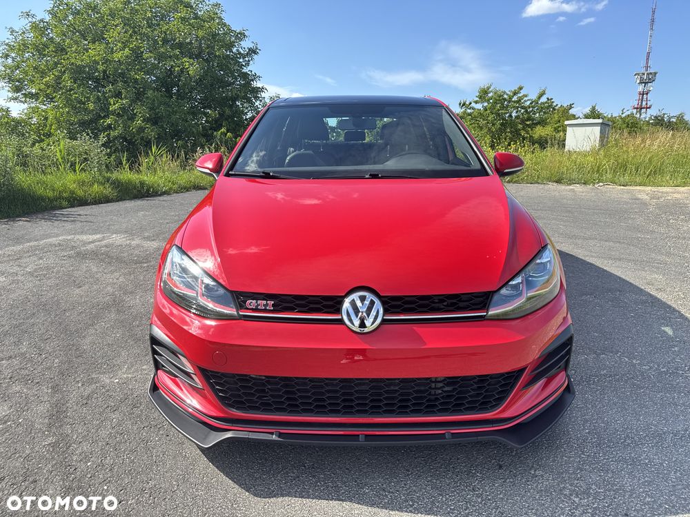 Volkswagen Golf - 1