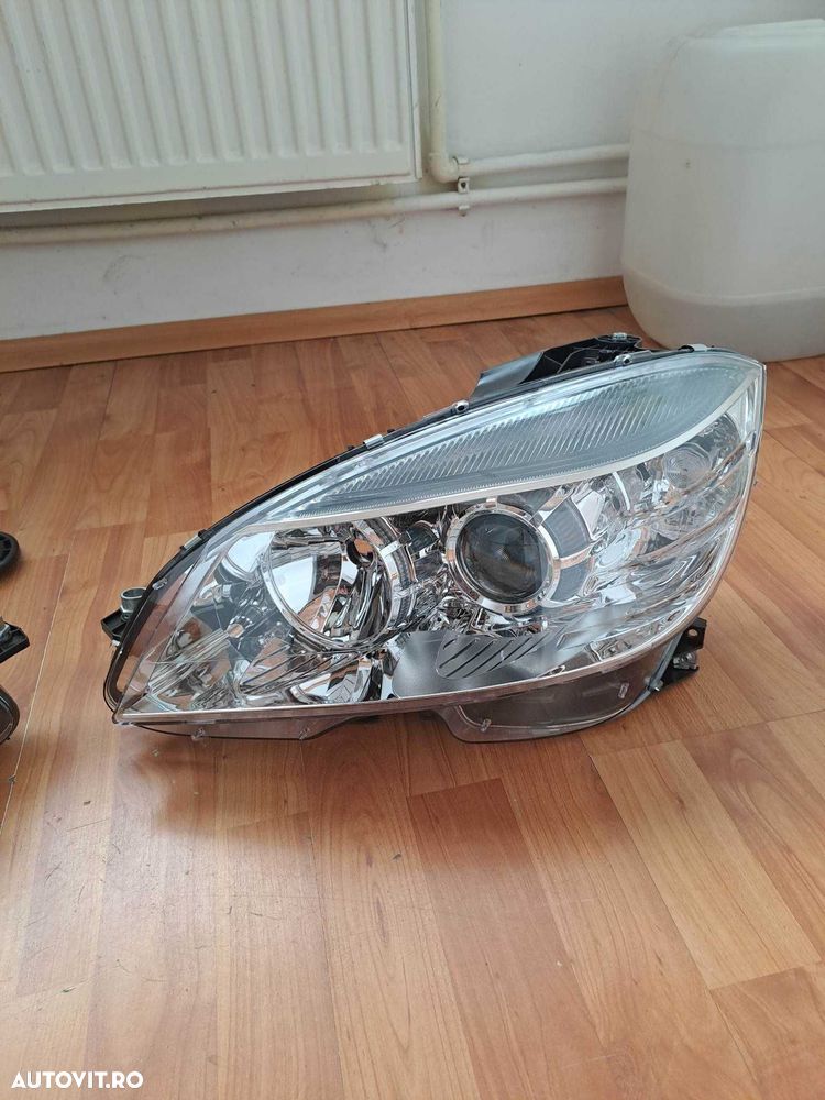 Far stanga/dreapta Mercedes C Class W204 an 2007-2010 , sunt noi - 3