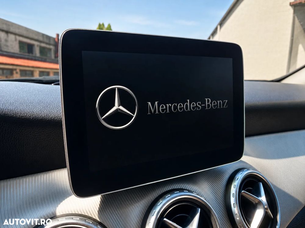Mercedes-Benz GLA 180 7G-DCT Urban - 17