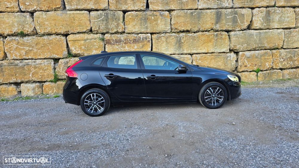 Volvo V40 2.0 D2 Momentum Geartronic - 4