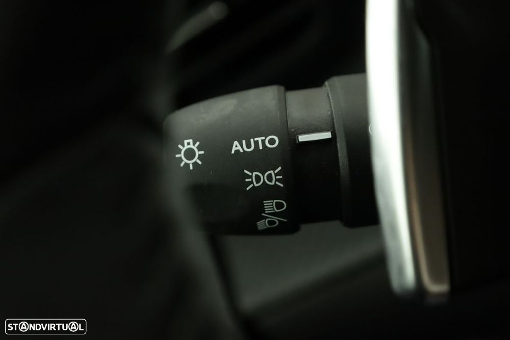 Peugeot 208 1.2 Hybrid Allure e-DCS6 - 16