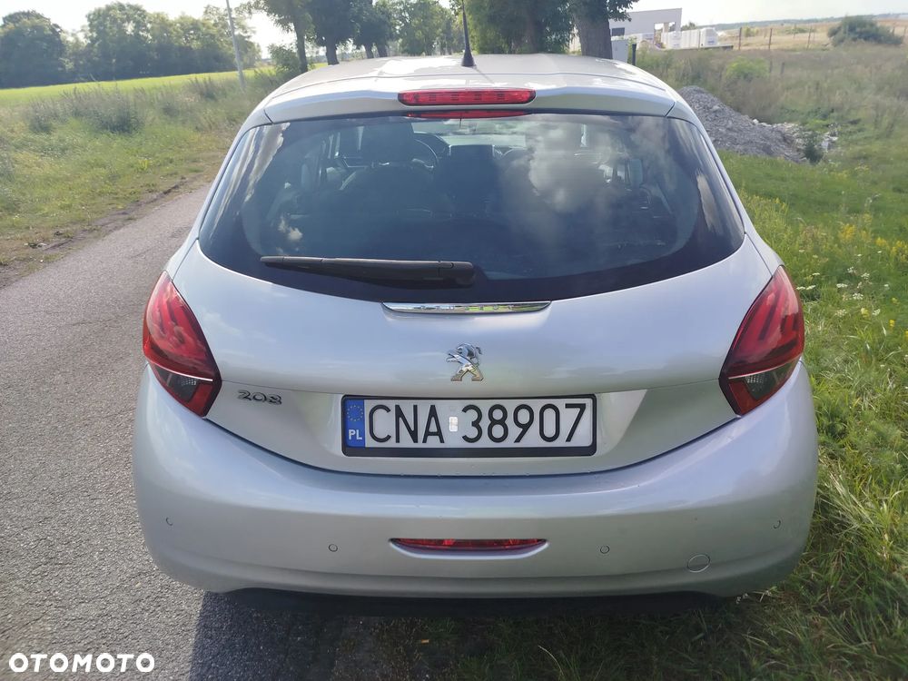 Peugeot 208 2016 photo 5