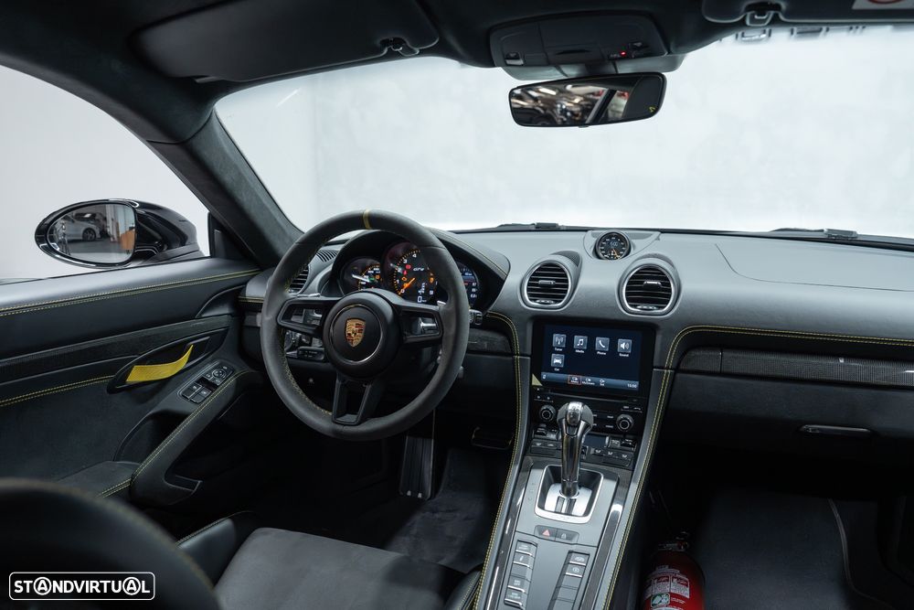 Porsche 718 Cayman GT4 PDK - 20