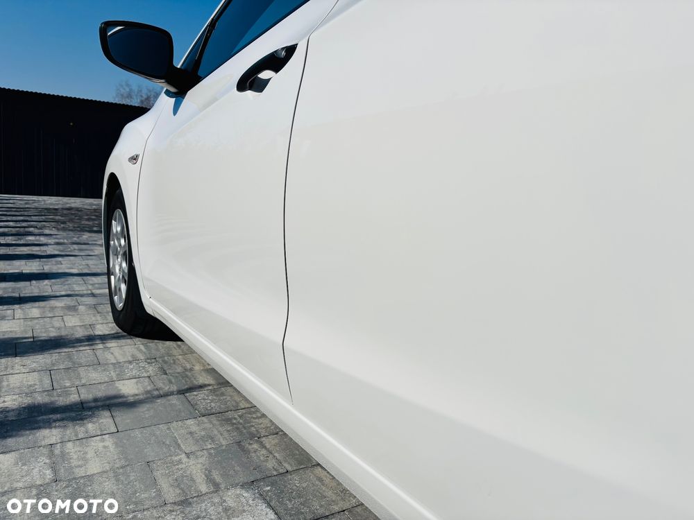 Hyundai i30 1.6 Classic + - 17