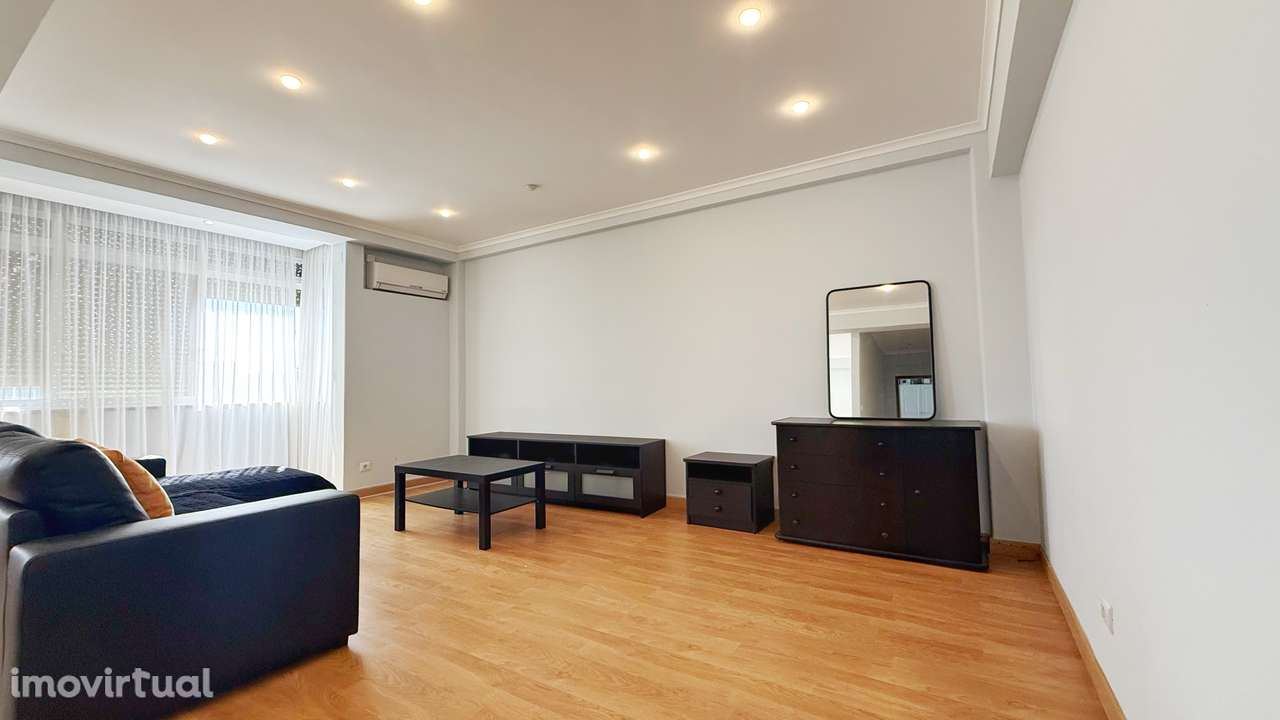 Apartamento T3 convertido em T2– com Excelente Exposição Solar - Grande imagem: 3/23