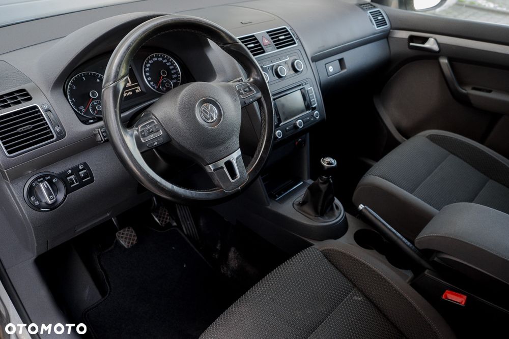 Volkswagen Touran 2.0 TDI Highline - 15