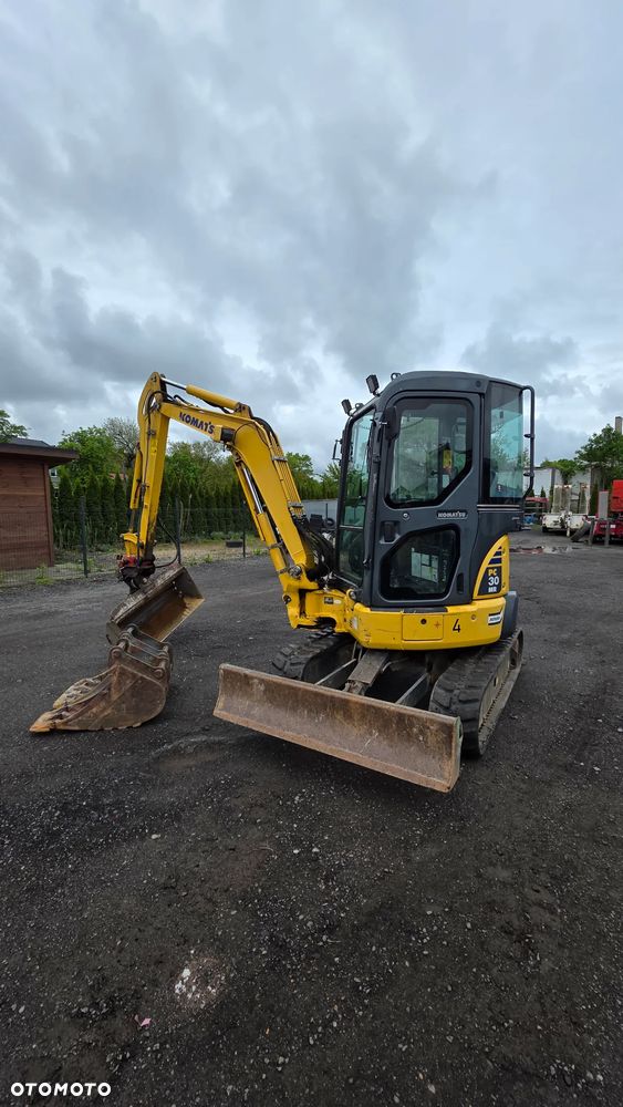 Komatsu PC30MR - 2