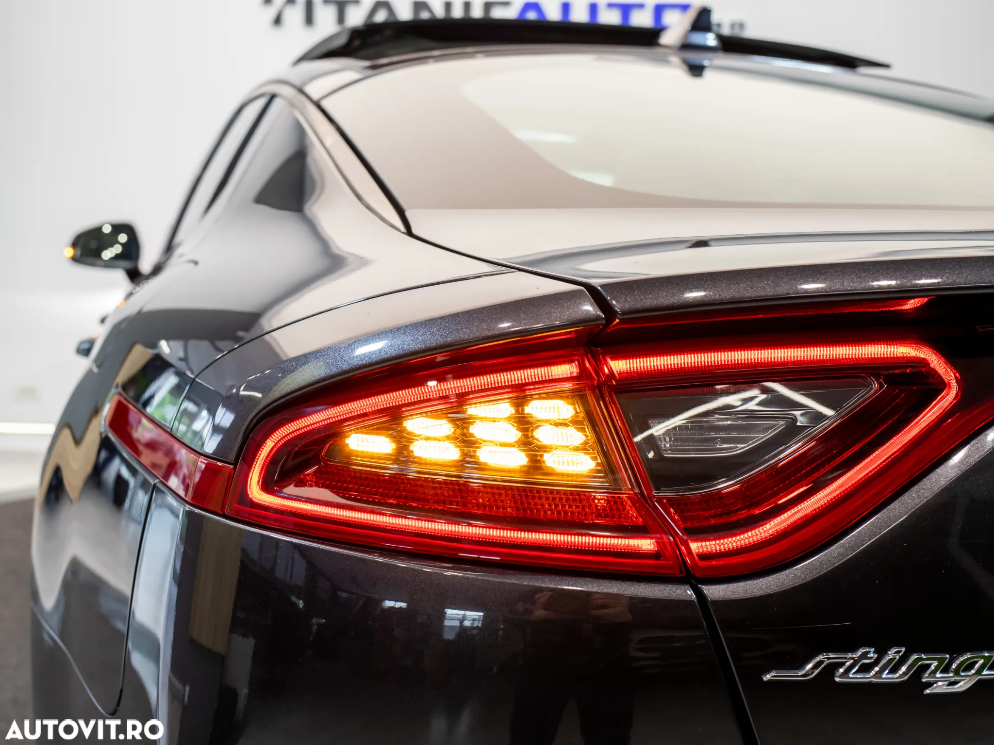 Kia Stinger 3.3 T-GDI AWD GT - 19