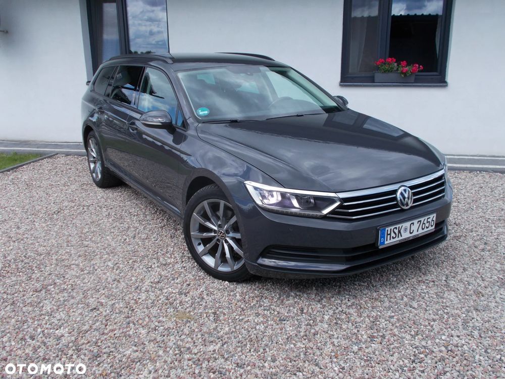 Volkswagen Passat - 1