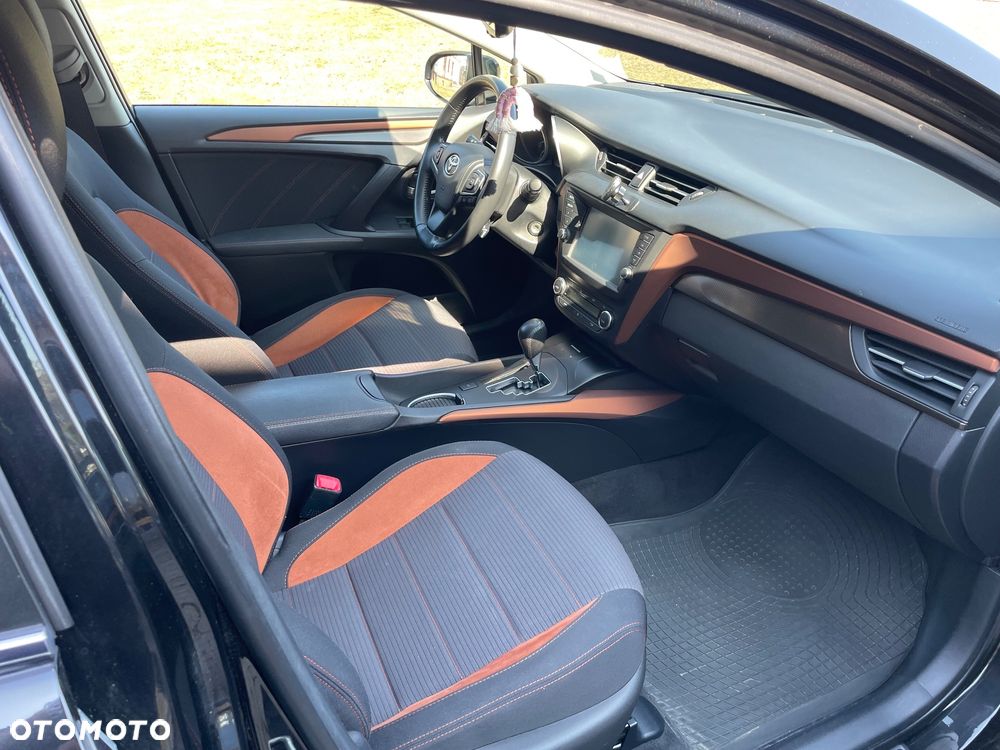 Toyota Avensis 1.8 Premium MS - 16