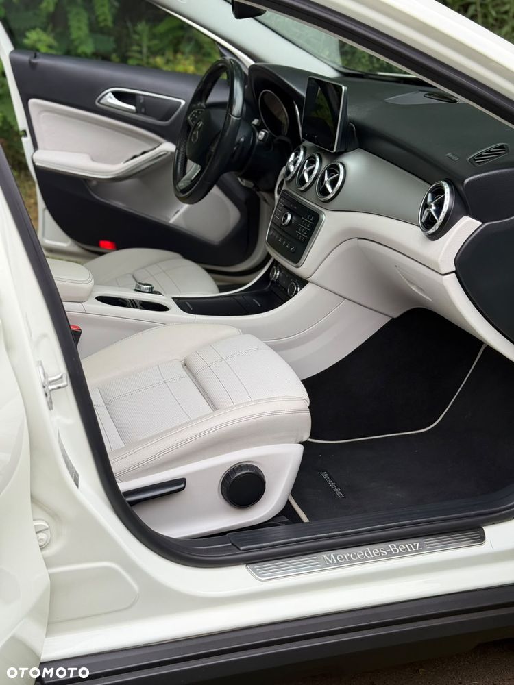 Mercedes-Benz GLA - 15