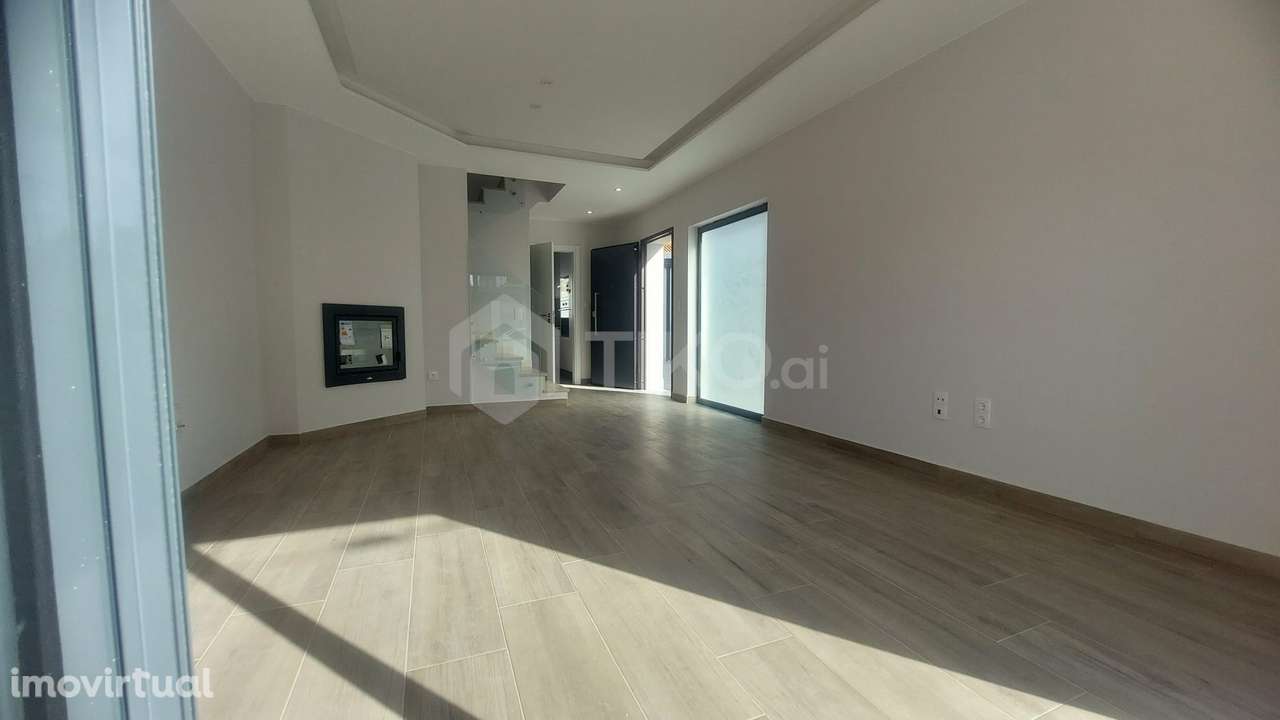 Moradia Geminada T3 Contemporânea com Garagem e Conforto A+ na Quinta - Grande imagem: 3/22