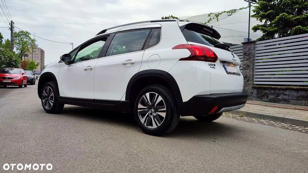 Peugeot 2008 1.2 Pure Tech Style S&S - 8