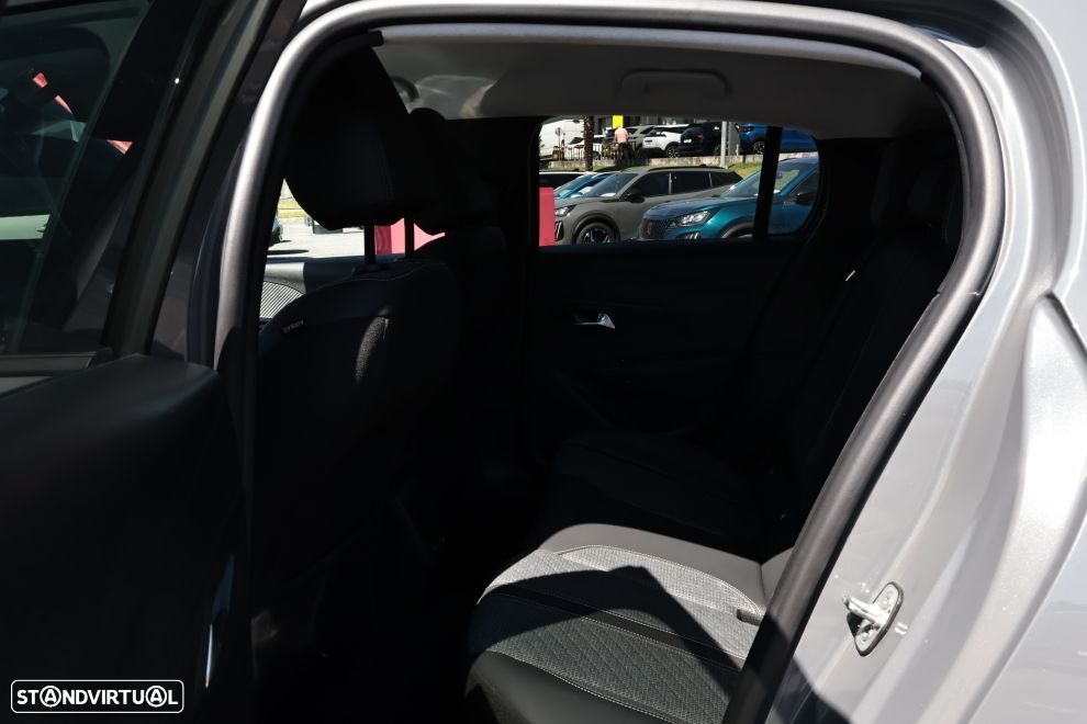 Peugeot 208 1.2 PureTech Allure - 17