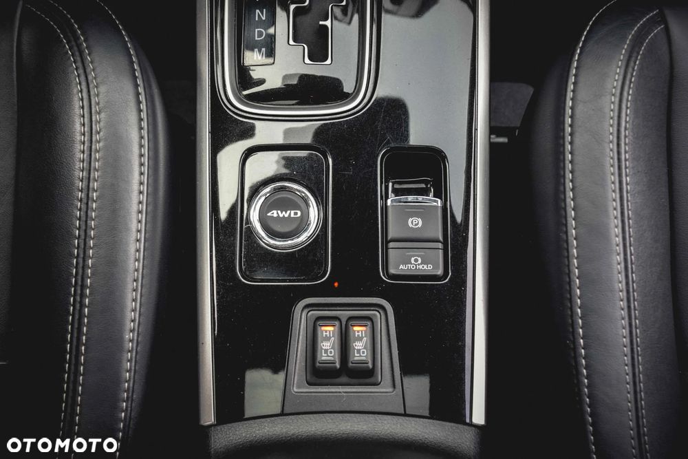 Mitsubishi Outlander 2.0 Intense + Navi 4WD CVT - 29