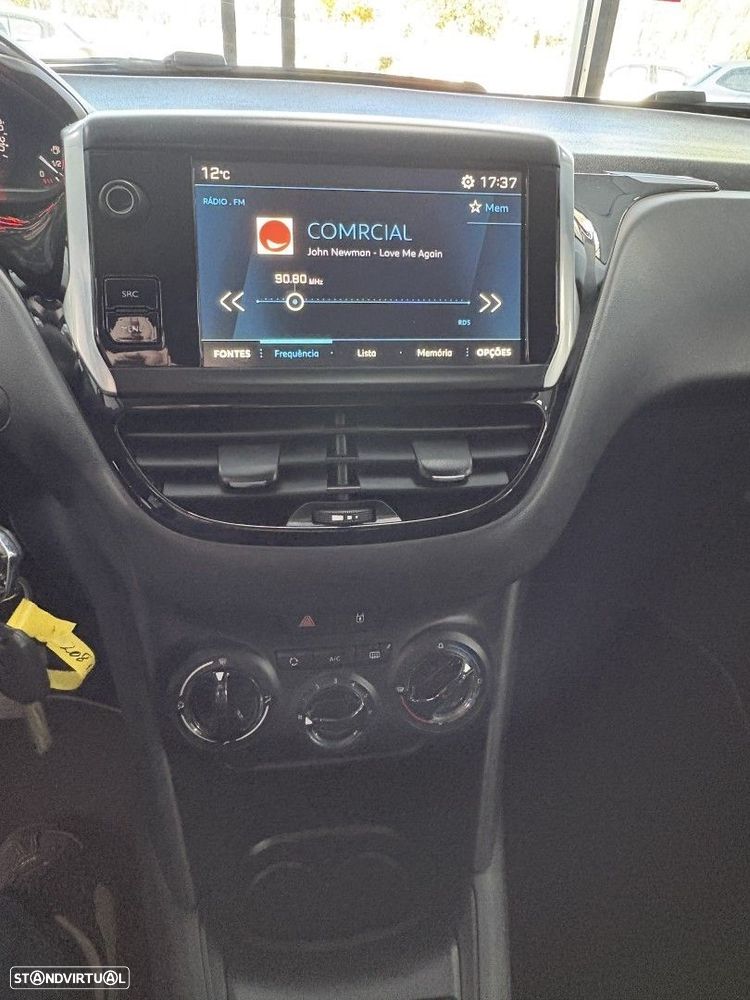 Peugeot 208 1.2 PureTech Signature - 18