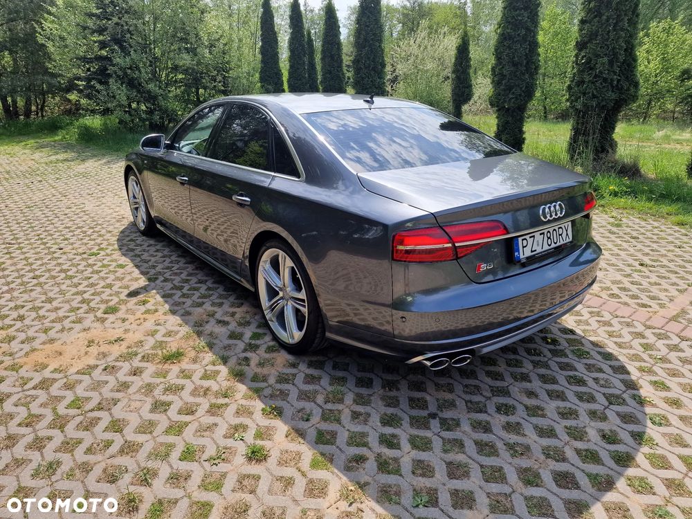 Audi S8 - 25