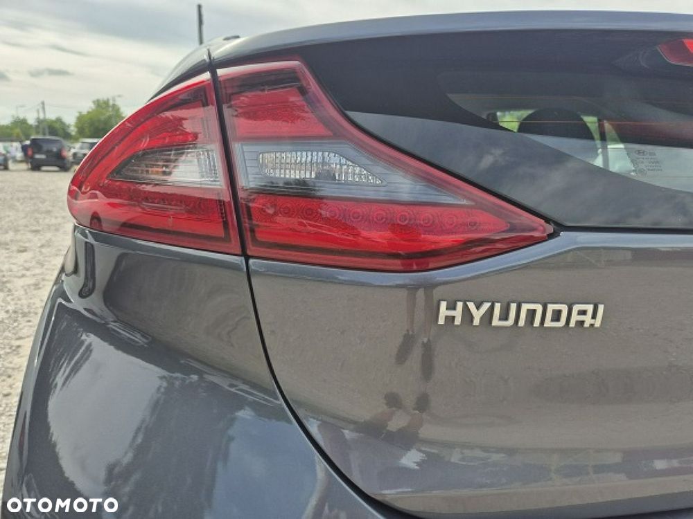 Hyundai IONIQ - 12