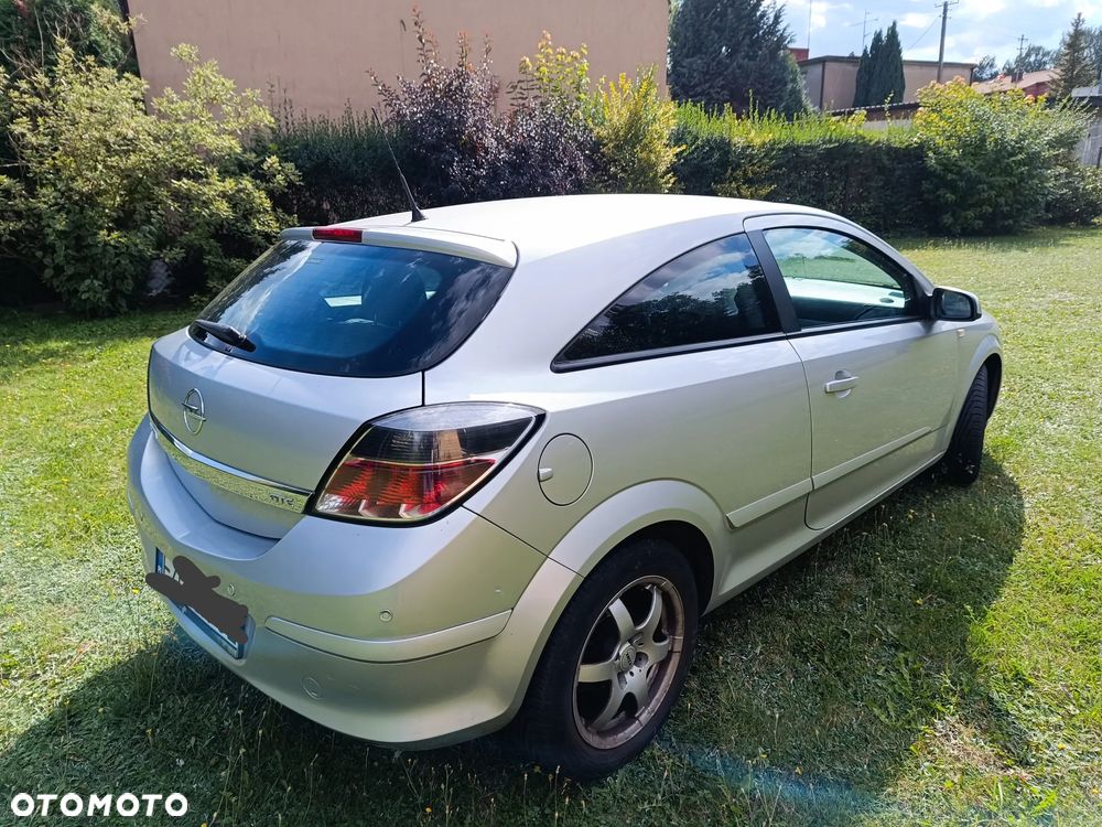 Opel Astra III GTC 1.6 Cosmo - 2