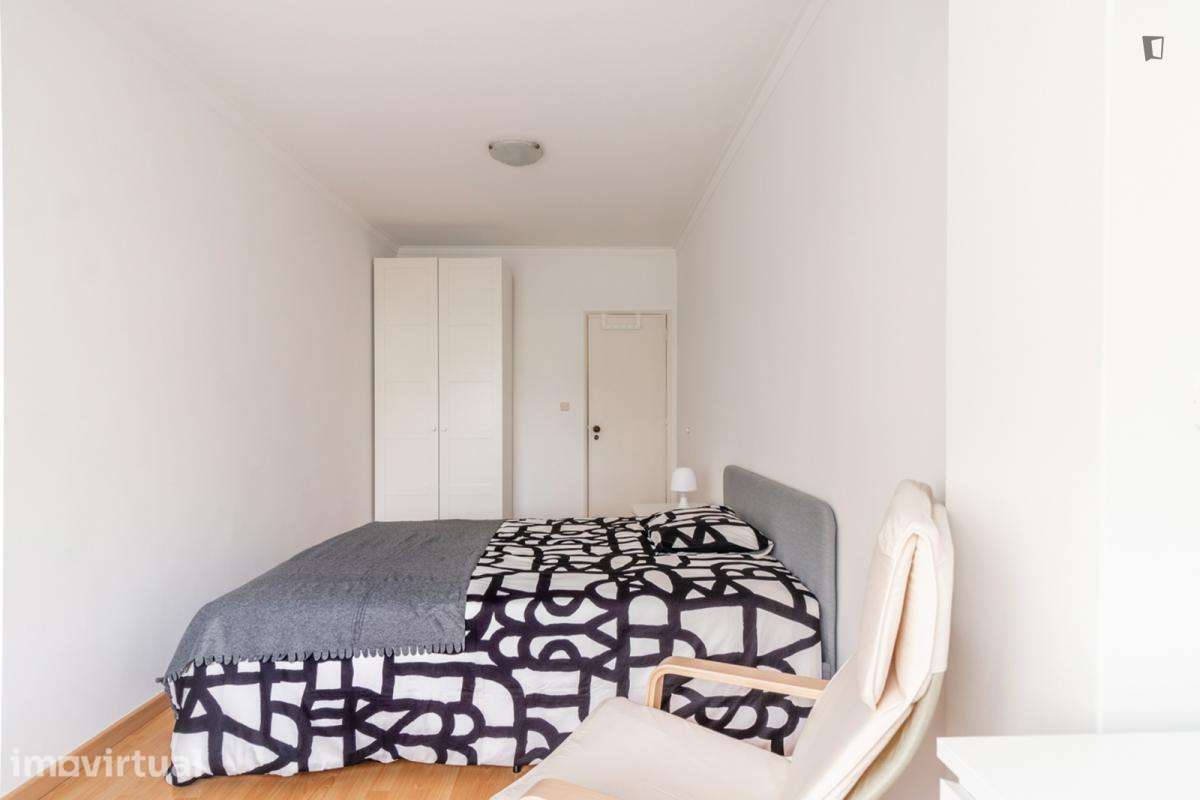 Quarto - localizado em Linda-a-Velha Lisbon - Grande imagem: 4/18