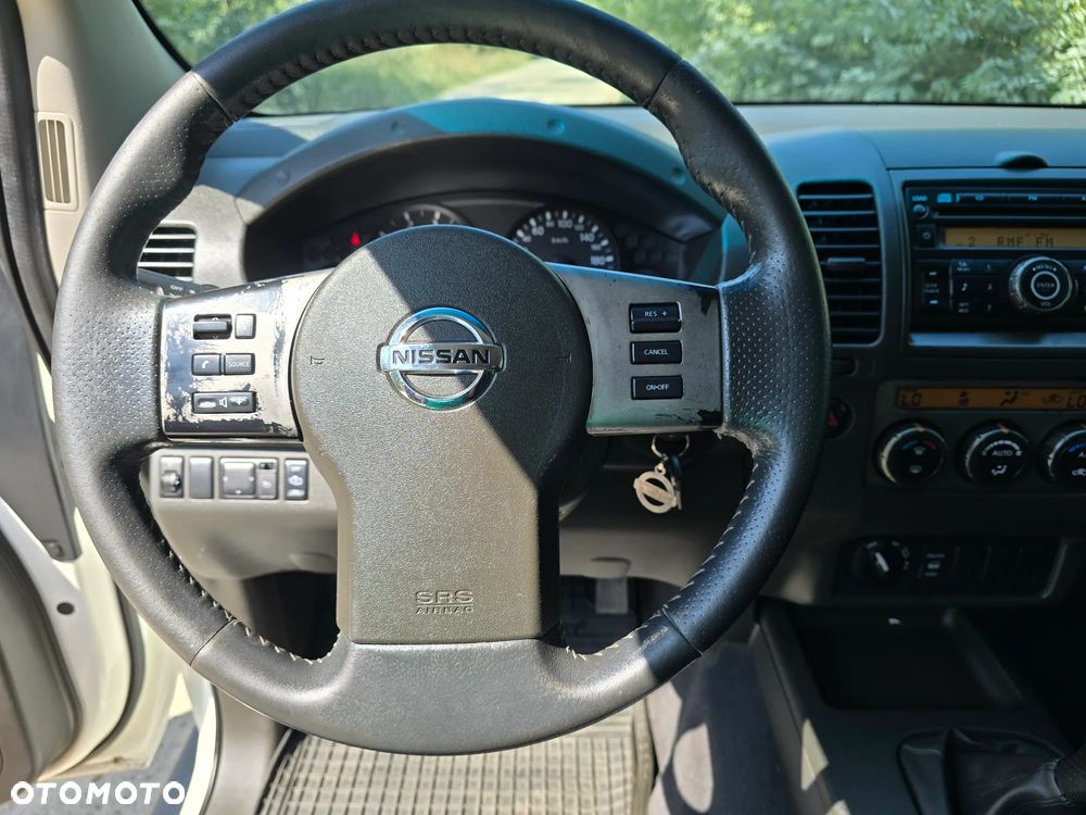 Nissan Navara 2.5 D Platinum - 16