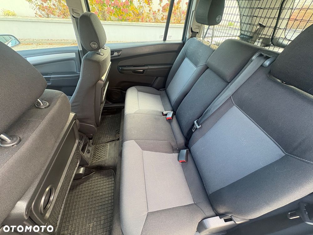 Opel Zafira - 10