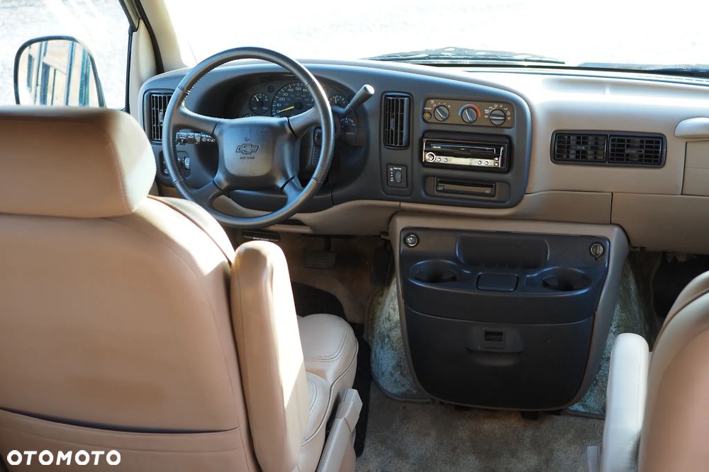 Chevrolet Express - 11