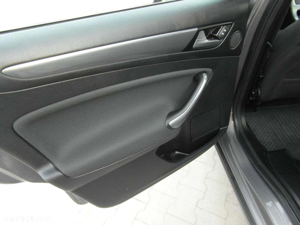 Ford Mondeo 2.0 Trend X - 32