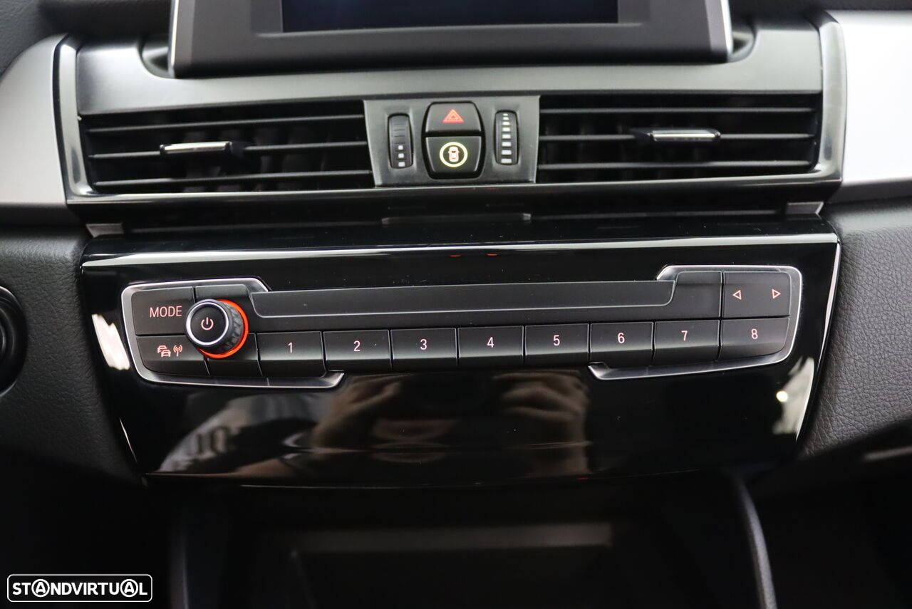 BMW 225xe Active Tourer - 27