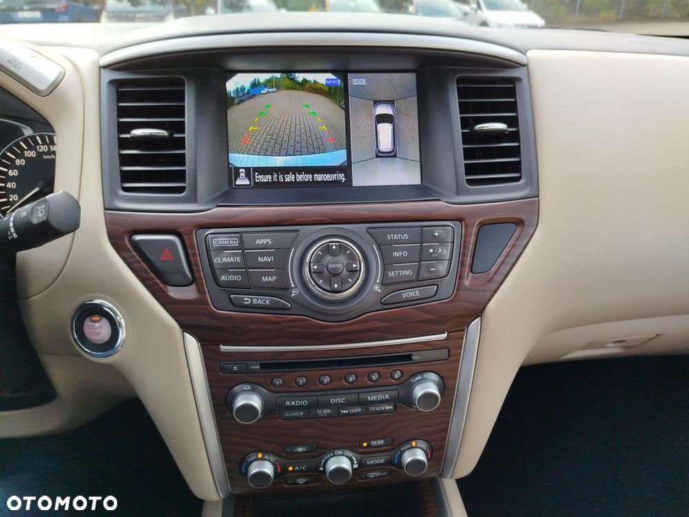 Nissan Pathfinder - 25