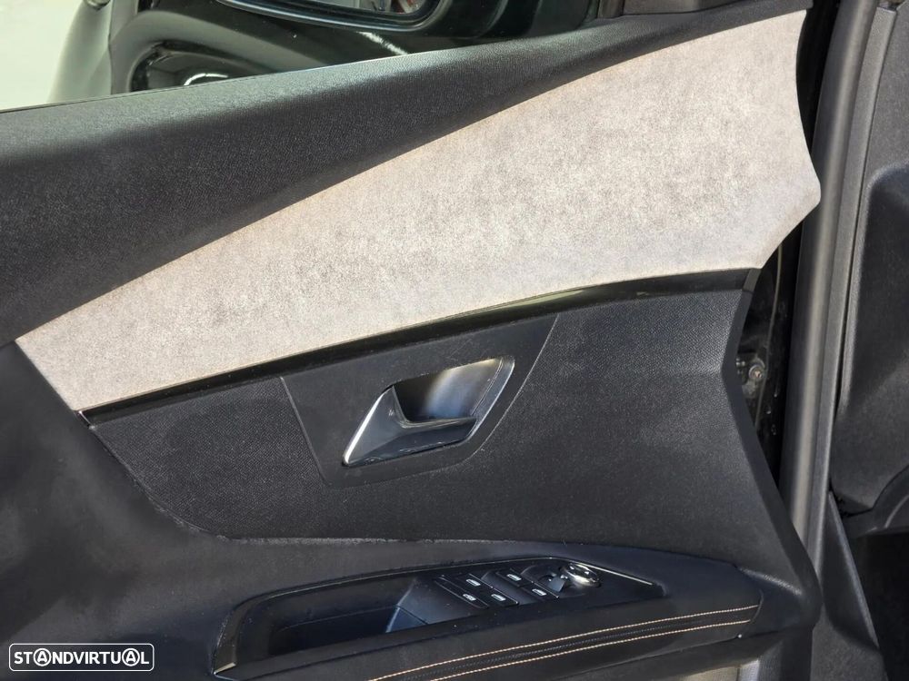 Peugeot 3008 1.6 Hybrid GT Pack e-EAT8 - 19