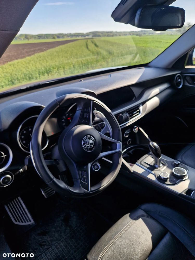Alfa Romeo Stelvio 2.0 Turbo 16V AT8-Q4 Ti - 5