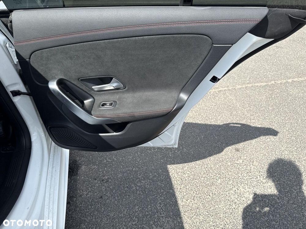Mercedes-Benz CLA - 24