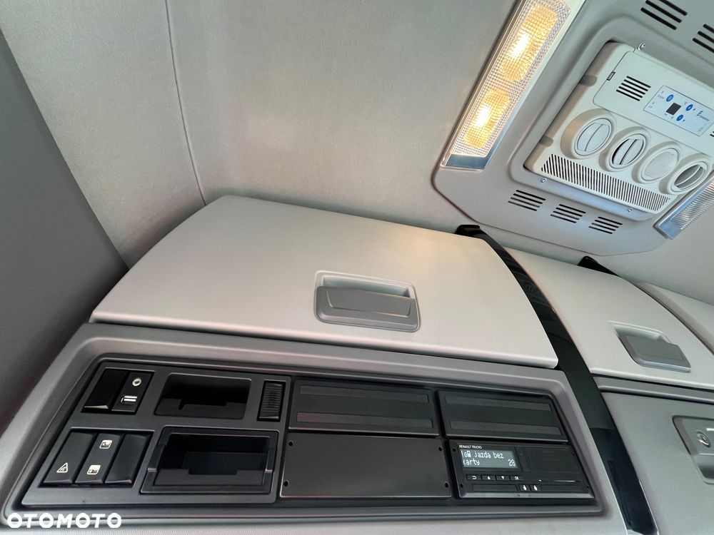 Renault T480 Sleeper Cab - 11
