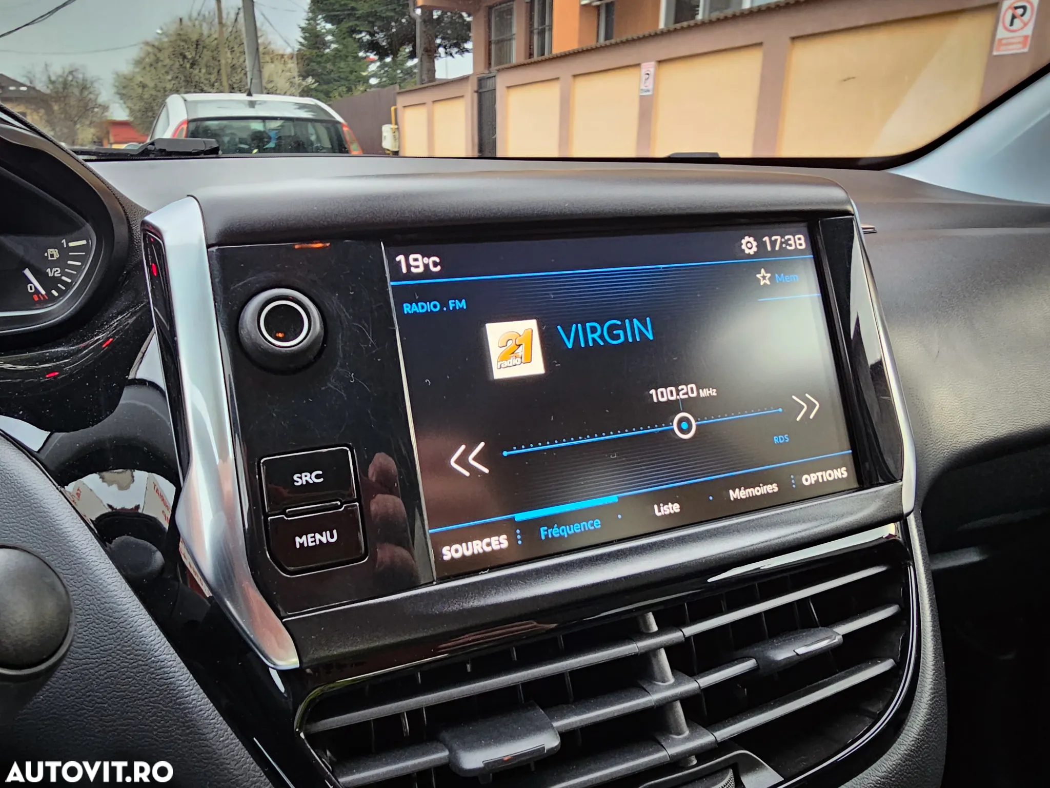 Peugeot 208 1.2 L PureTech Style - 10