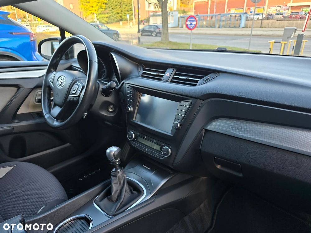 Toyota Avensis 2.0 D-4D Premium - 19