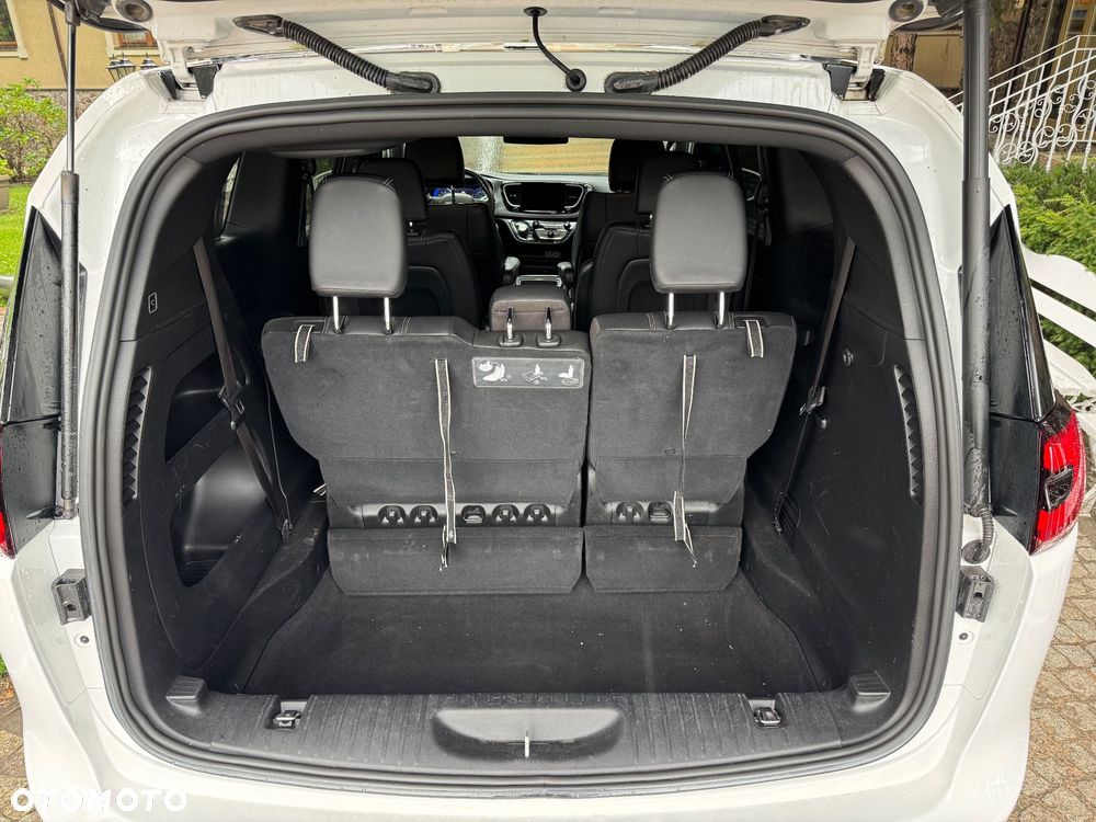 Chrysler Pacifica - 39