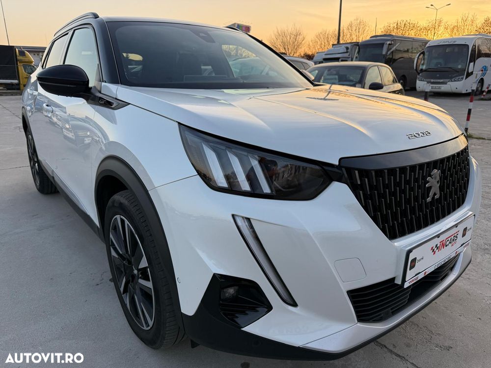 Peugeot 2008 PureTech 130 EAT8 GT Pack - 11