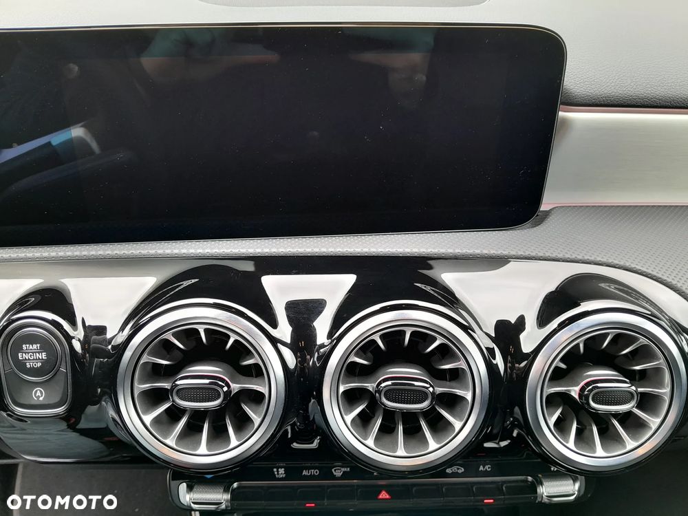 Mercedes-Benz Klasa A 200 AMG Line 7G-DCT - 12