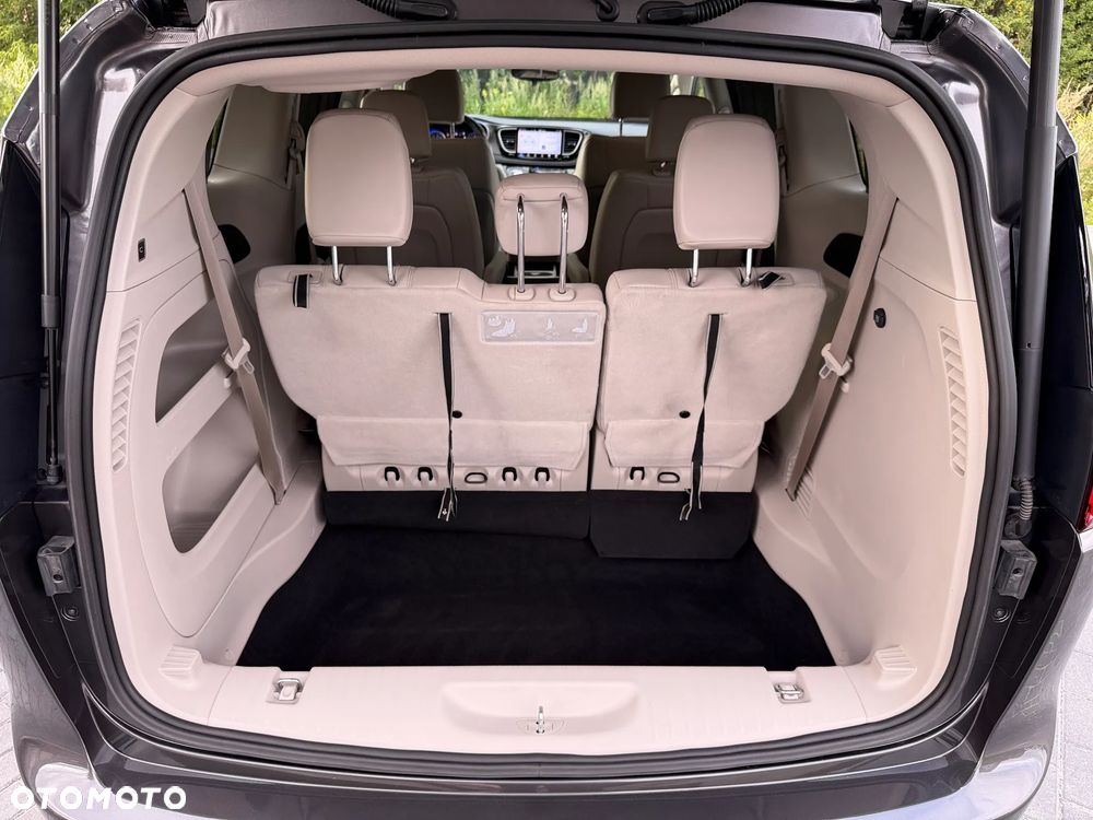 Chrysler Pacifica - 26