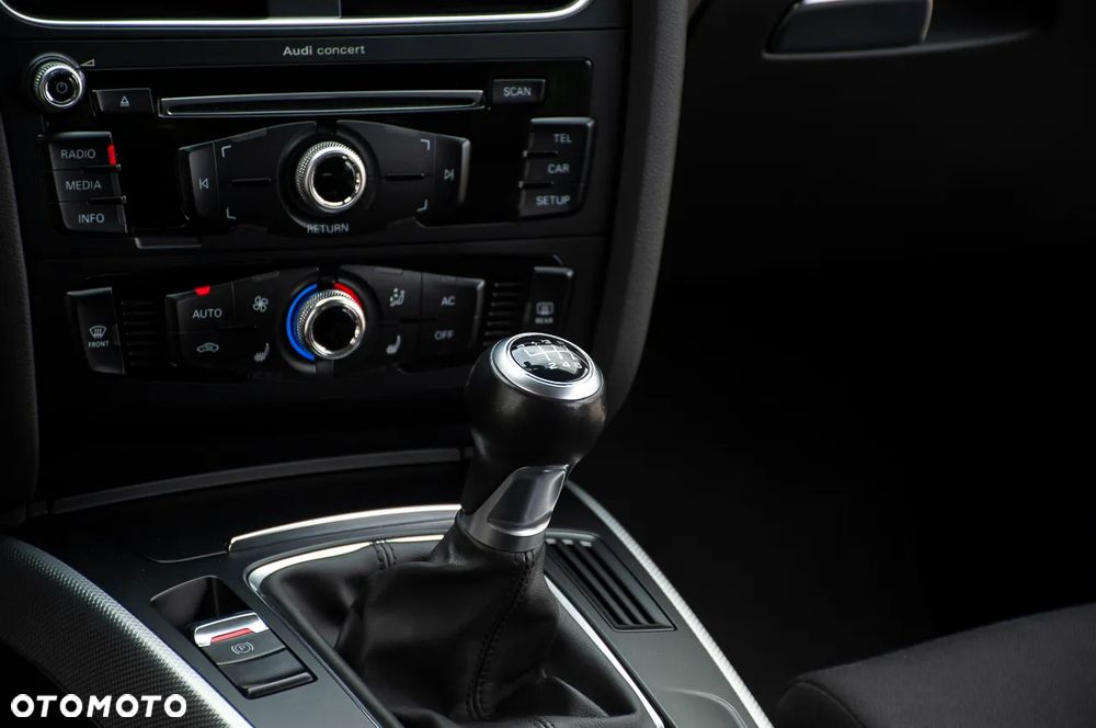 Audi A4 Avant 2.0 TDI DPF clean diesel Ambiente - 35