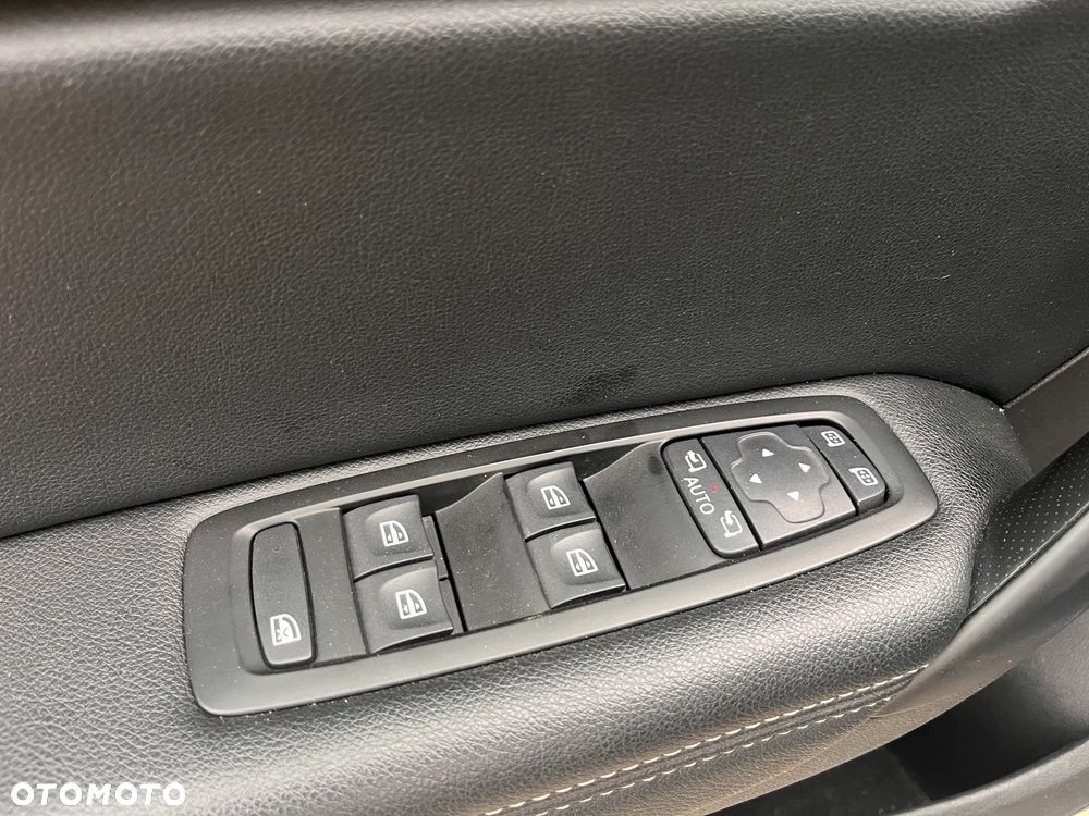 Renault Megane 1.5 dCi Limited EDC EU6 - 13