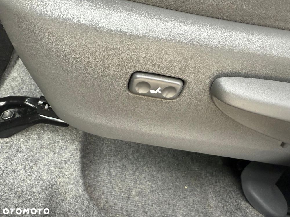 Toyota Prius Plug-in 1.8 HSD Sol - 18