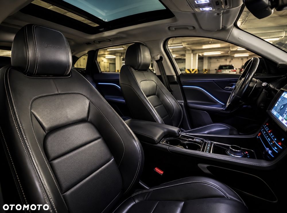 Jaguar F-Pace 2.0 i4D AWD R-Sport - 6