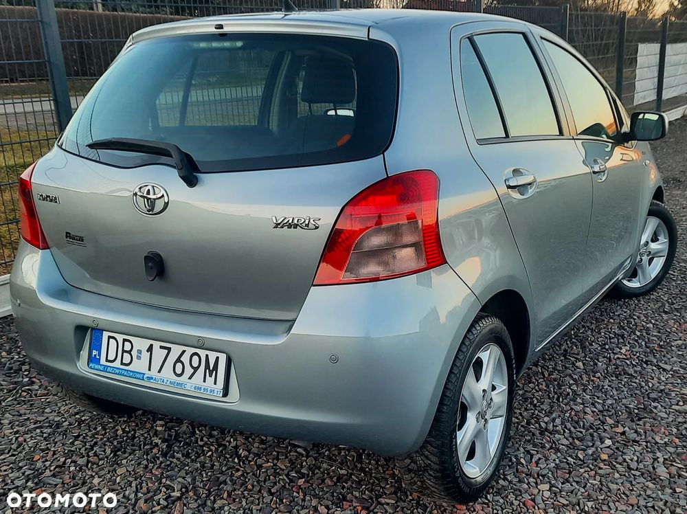 Toyota Yaris 1.3 VVT-i Executive - 3